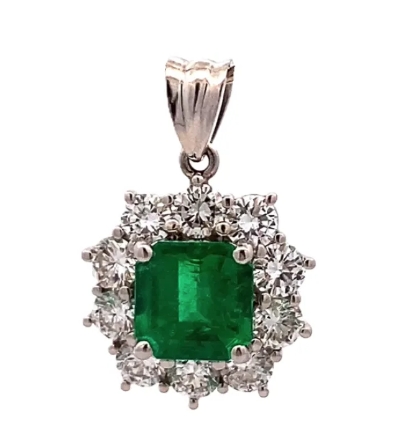 プラチナエメラルドネックレス